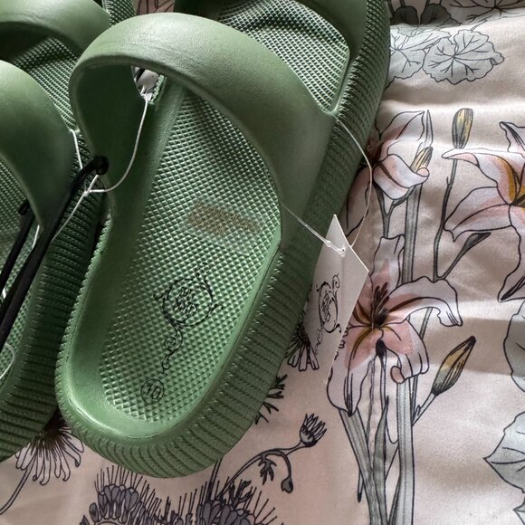 Sole Mates sandals NWT. green - Picture 5 of 8